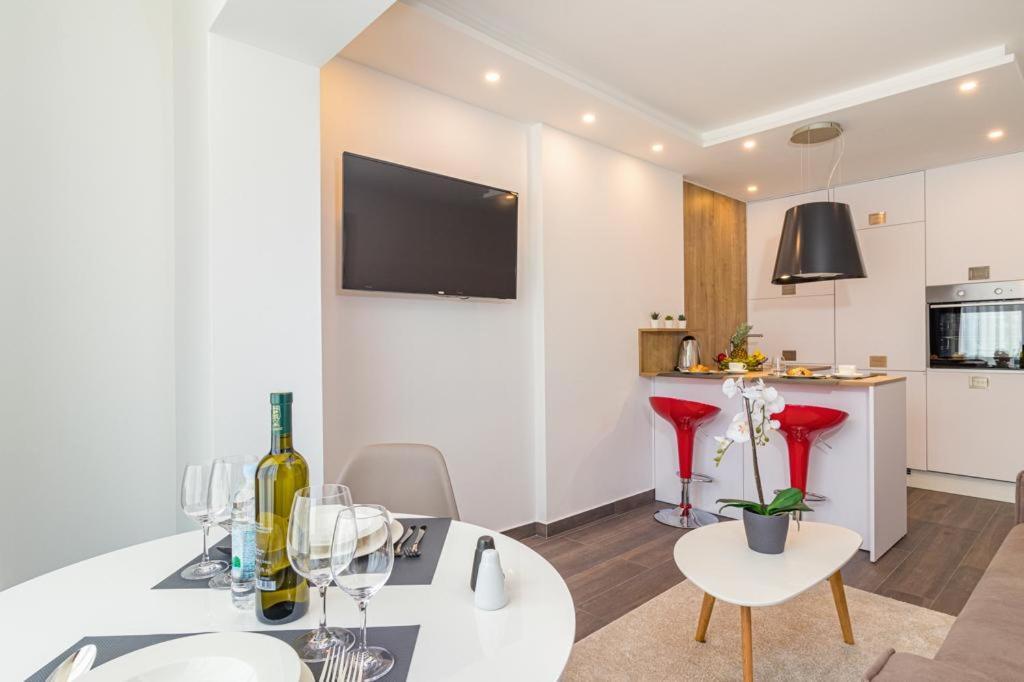 N&G New Apartment Stoja Beach بولا المظهر الخارجي الصورة